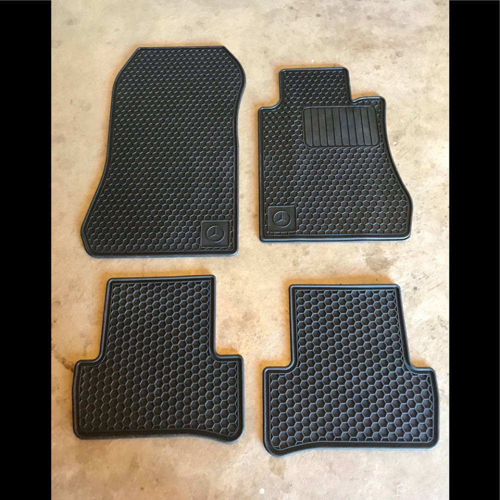 Mercedes SUV all-weather floor mats